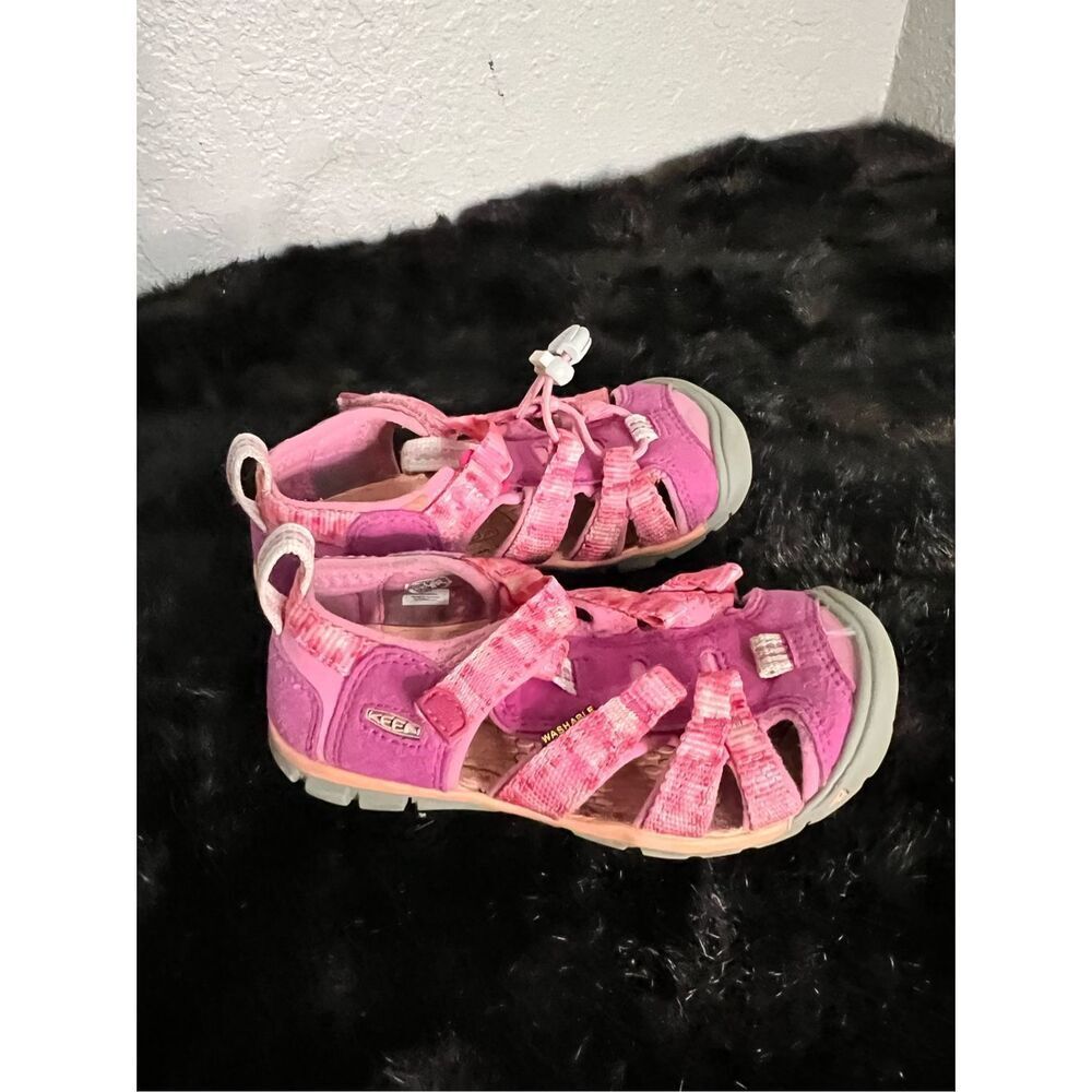 Keen pink toddler water sandals Sz 10